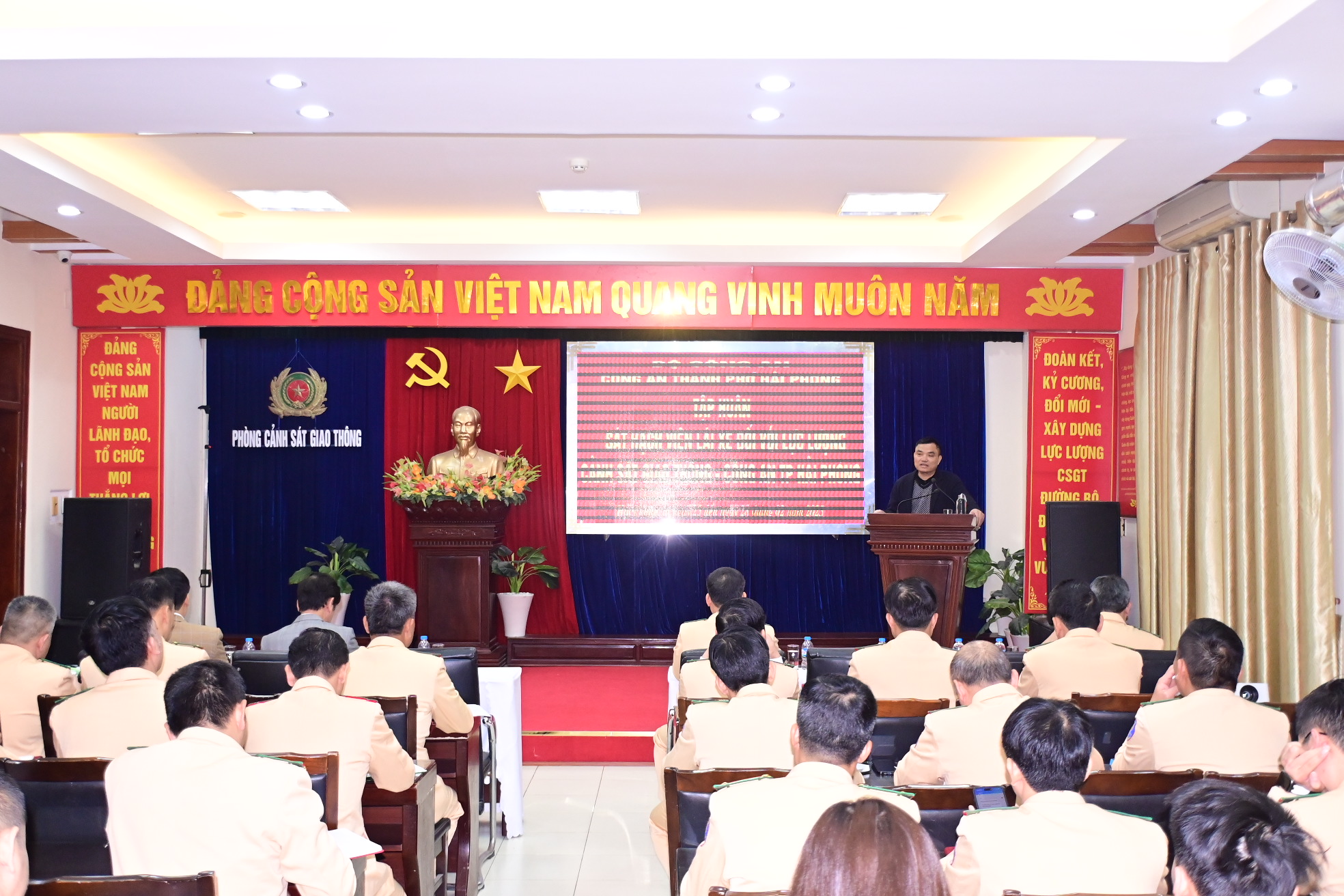 Phòng Cảnh sát giao thông: Tập huấn sát hạch, cấp giấy phép lái xe cho CBCS